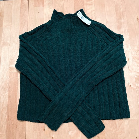 NWT American Eagle Cropped Turtleneck Sweater - small - Picture 2 of 4